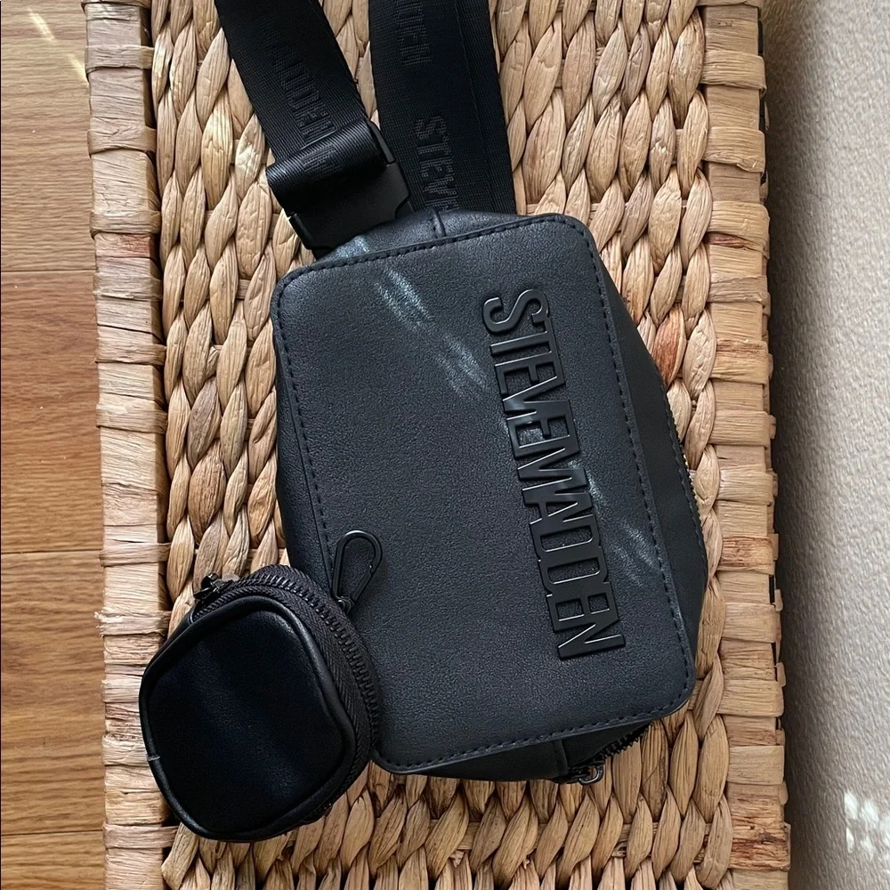 Steve Madden Women's Fanny Pack / Crossbody Bag